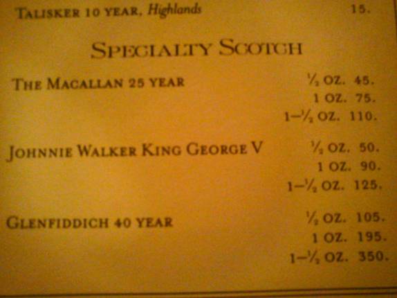 Preços de cardápio de alguns dos uísques no bar do Metropolitan Grill, um dos melhores restaurantes de Seattle e de todos os Estados Unidos